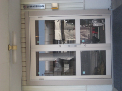 【蟹江学戸店】出入口ドア　40年以上活用ついに交換　　蟹江町ＯＯ会社